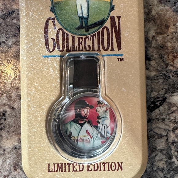 Mark McGwire St. Louis Cardinals 70 Home Runs Commemorative Cooperstown WatchNEW - Picture 2 of 5